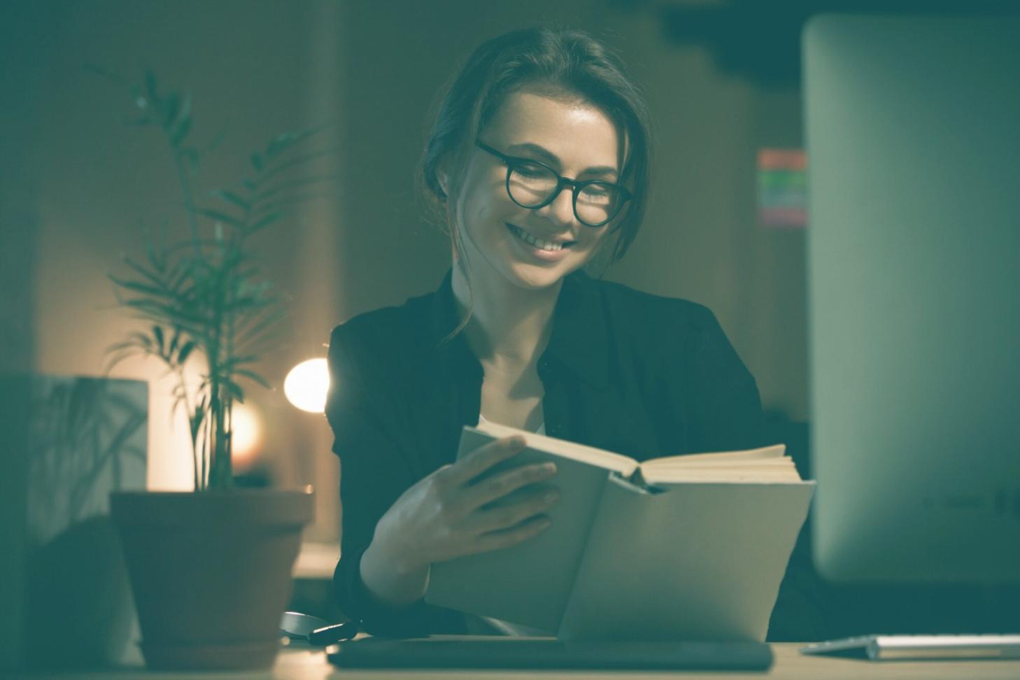 Organisation de documents financiers sur un bureau